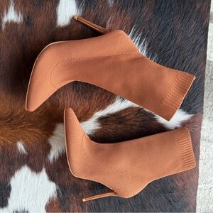 CUCCOO BURNT ORANGE BOOTIES - SZ (40)